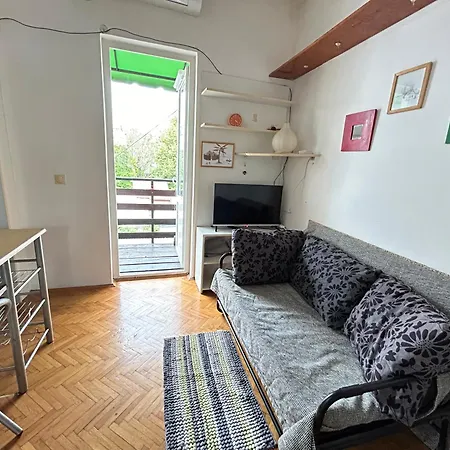 аппарат рядом с храмом святого саввы * Belgrade