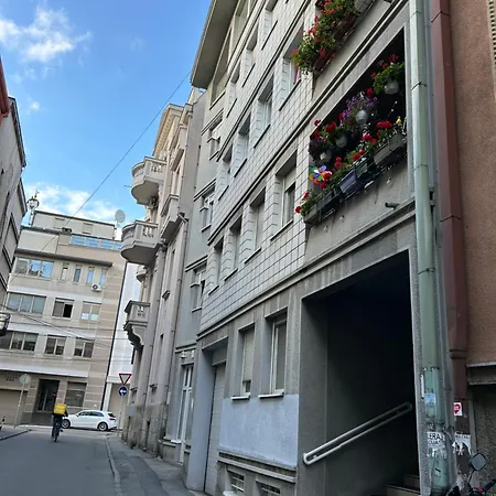 аппарат рядом с храмом святого саввы Apartment