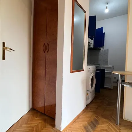 аппарат рядом с храмом святого саввы Belgrade